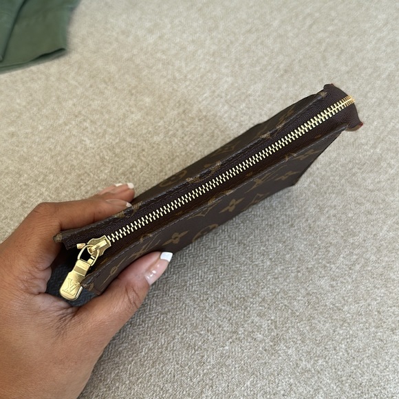 Authentic Louis Vuitton Toiletry Pouch 15 - Picture 5 of 16